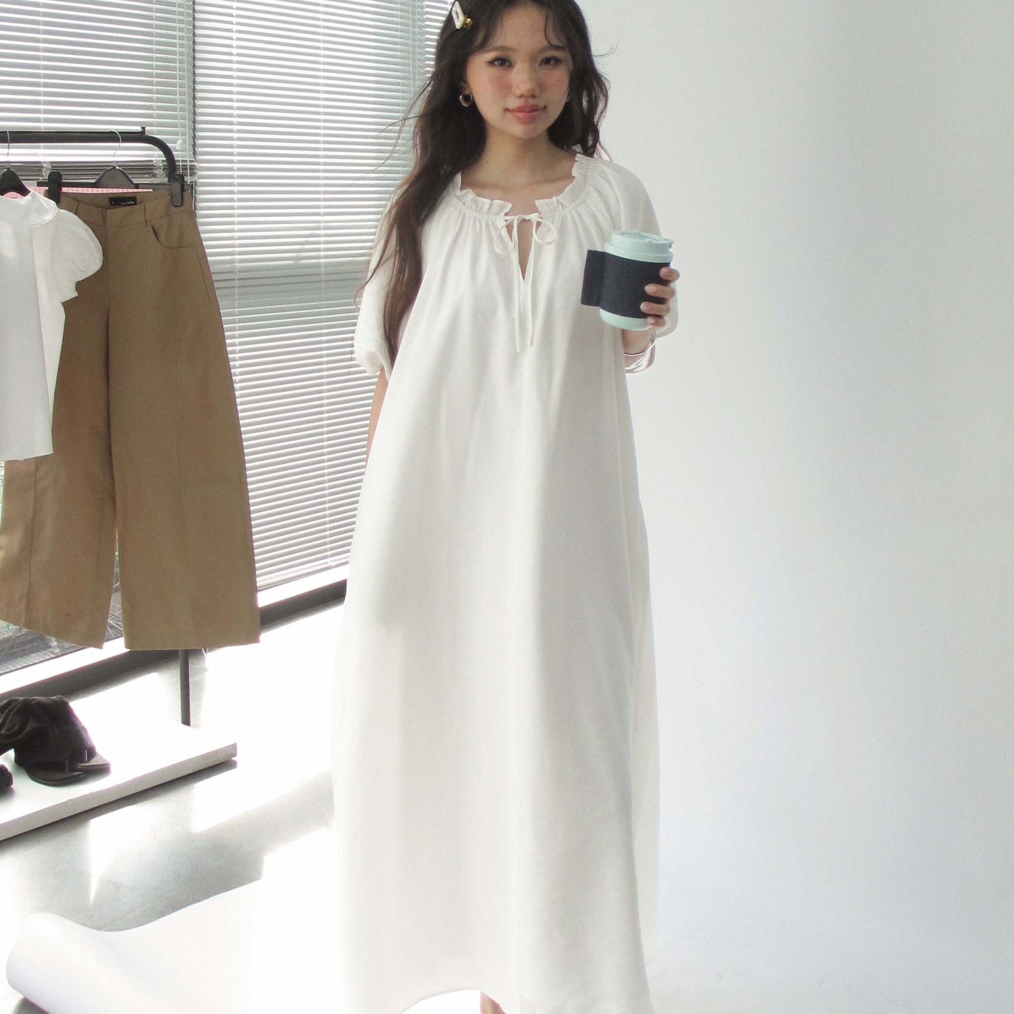 Long dress with ruffle collar and bow tie - 0D0714 - White
