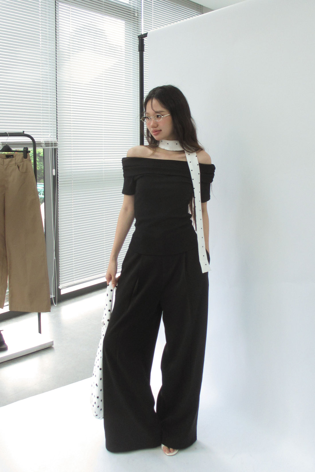 Wide-leg pants with attached waistband - 0Q0400 - Black